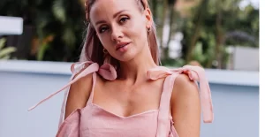 best color for light skin( coral)