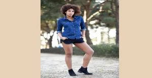 A beautiful lady on bumpshot and shirt